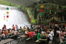 Villa Escudero - trải nghiệm bữa trưa bên dòng thác